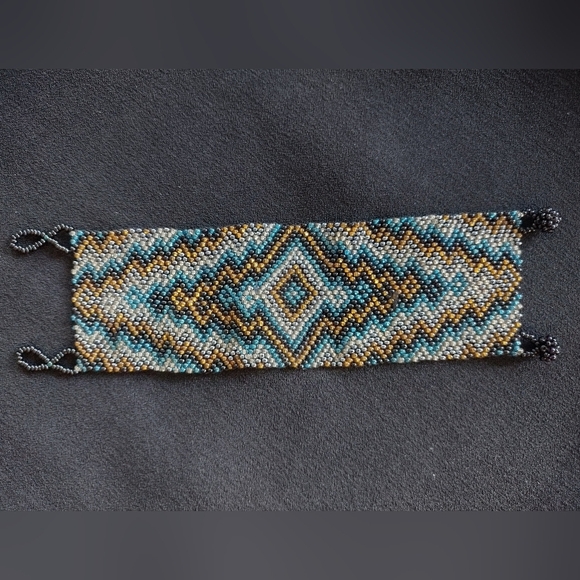 Handmade Beaded Bracelet - Picture 6 of 10